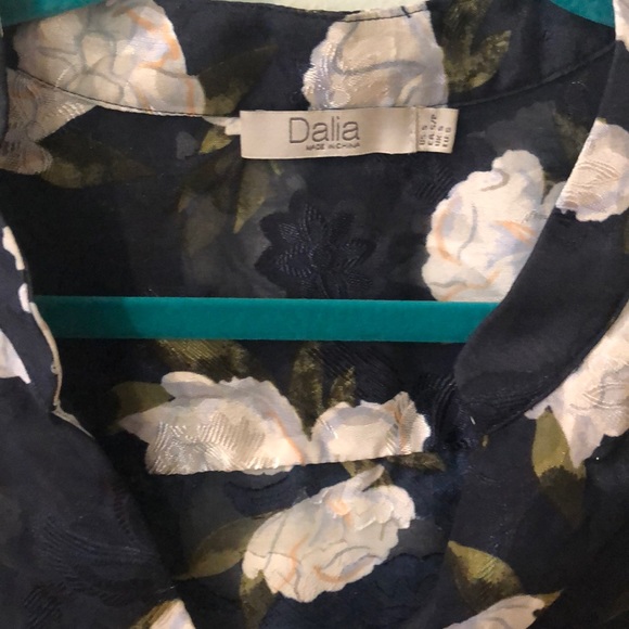 Sheer, float, floral, mandarin collar top - Picture 3 of 6